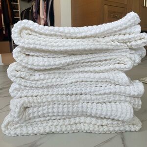 Parachute White Waffle Bath Towels Set of 6 - Like New